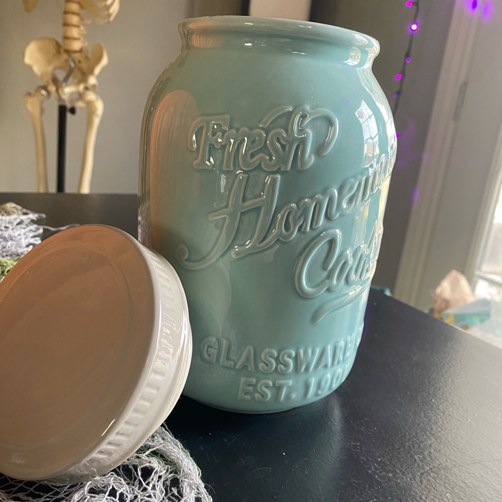 Cookie jar